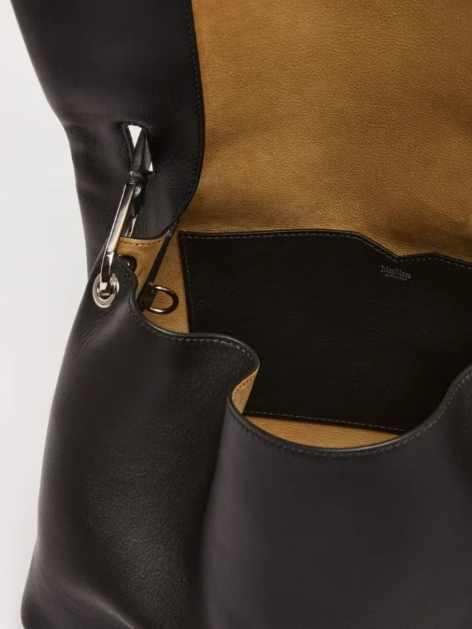 Archetipo leather handbag, black