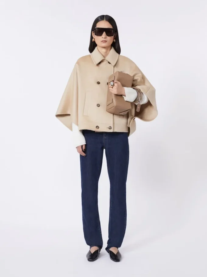 Boxy-fit cashmere cape, albino Boxy-fit cashmere cape, albino