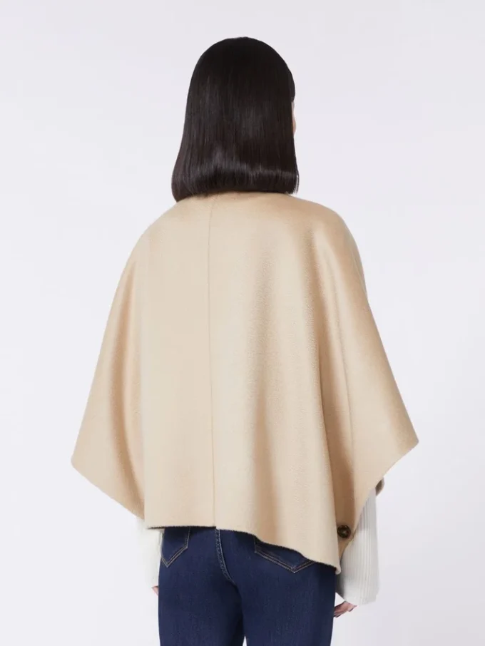 Boxy-fit cashmere cape, albino Boxy-fit cashmere cape, albino