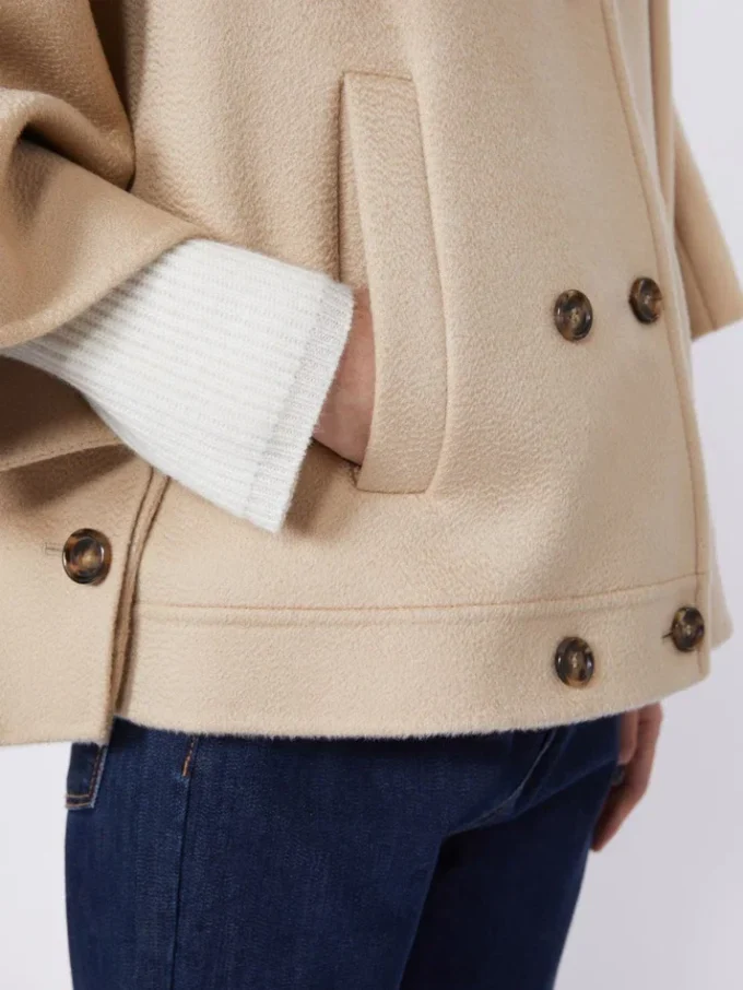 Boxy-fit cashmere cape, albino Boxy-fit cashmere cape, albino