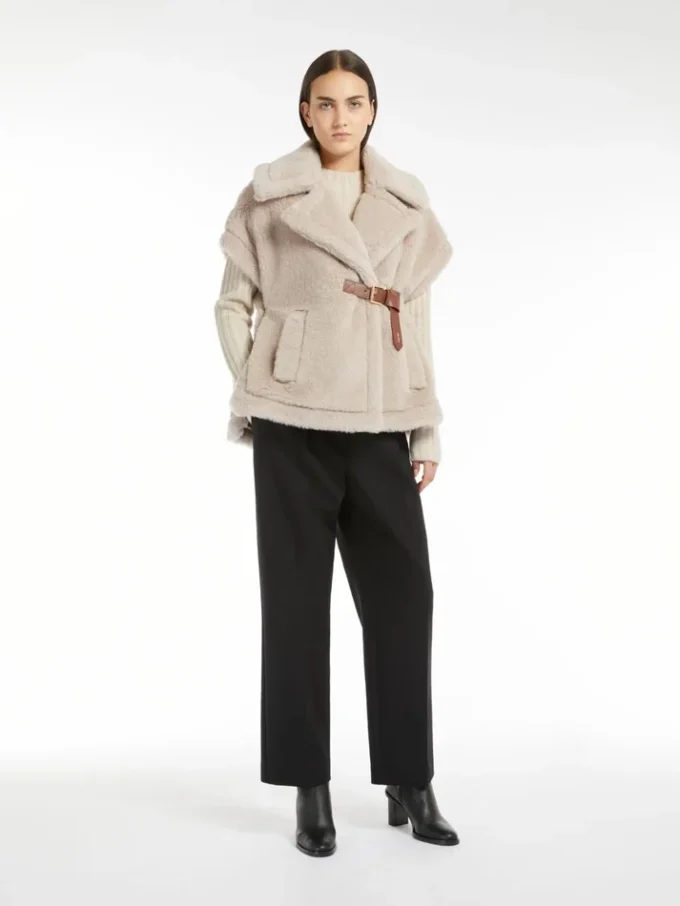 Cape in alpaca and wool teddy fabric, beige Cape in alpaca and wool teddy fabric, beige