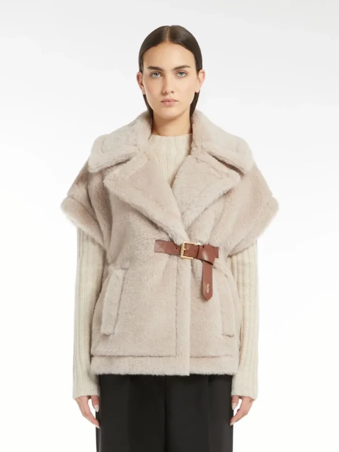 Cape in alpaca and wool teddy fabric, beige Cape in alpaca and wool teddy fabric, beige