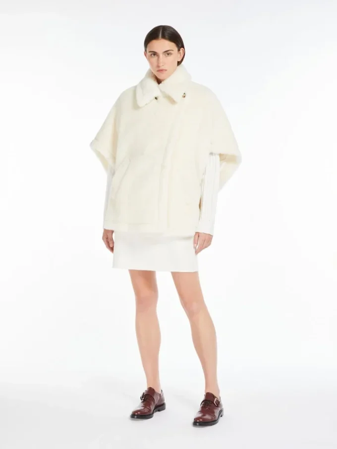 Cape in alpaca and wool teddy fabric, optical white Cape in alpaca and wool teddy fabric, optical white