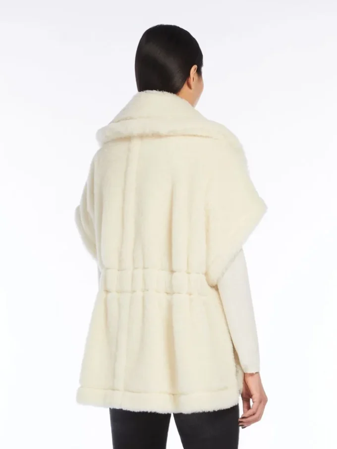 Cape in alpaca and wool teddy fabric, optical white Cape in alpaca and wool teddy fabric, optical white