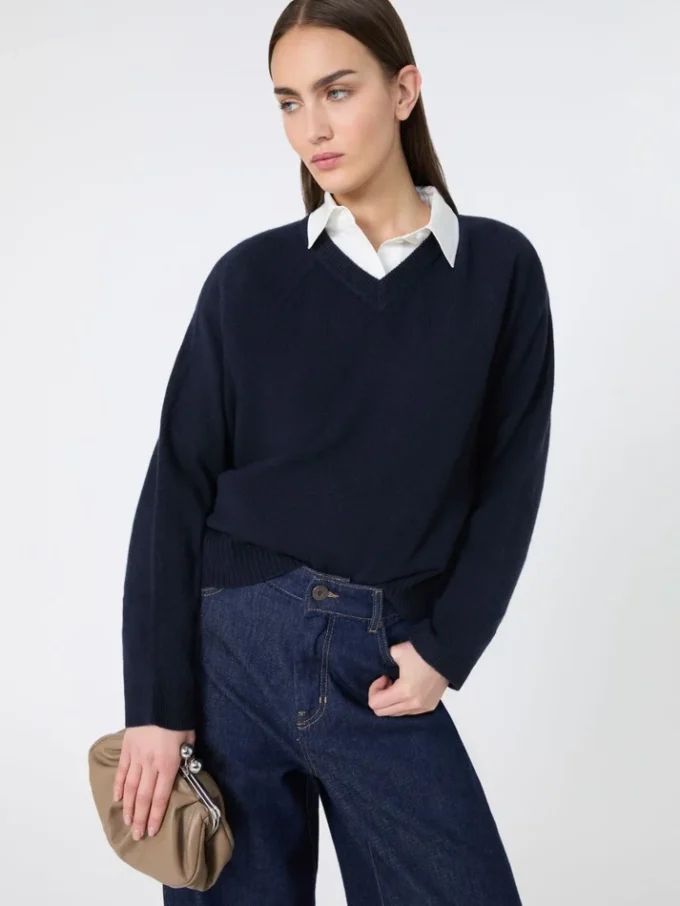 Cashmere v-neck sweater, navy Cashmere v-neck sweater, navy