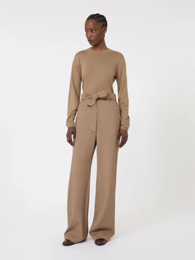 Cashmere yarn sweater, hazelnut brown Cashmere yarn sweater, hazelnut brown