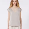 Feminine satin top, nudo