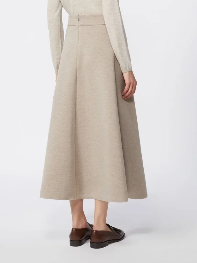 Full, tech wool skirt, sand