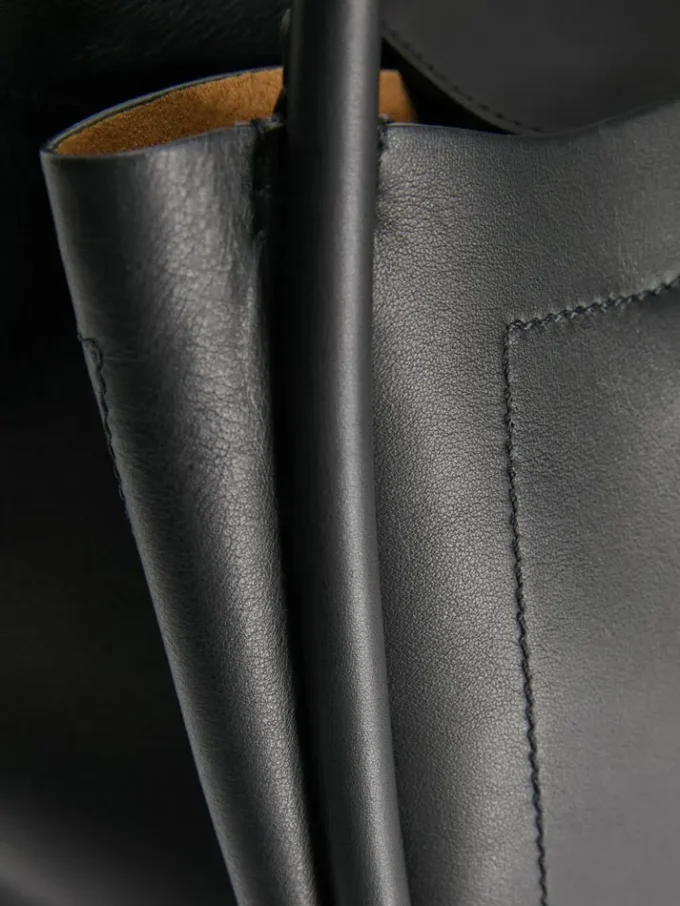 Medium leather marine bag, black