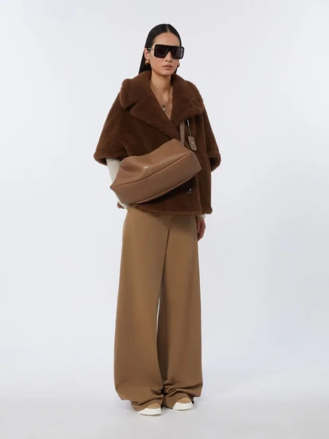 Medium leather shoulder bag, brown