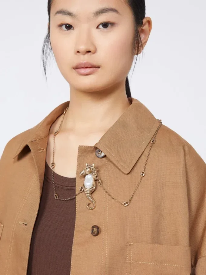 Metallic necklace with pin pendant, gold