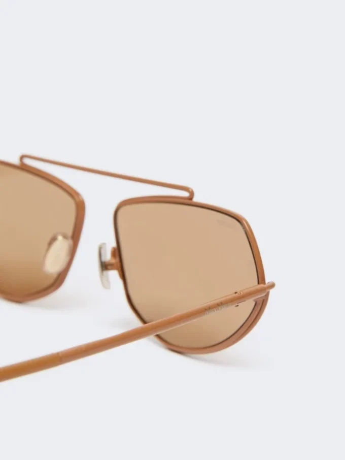 Square sunglasses, camel