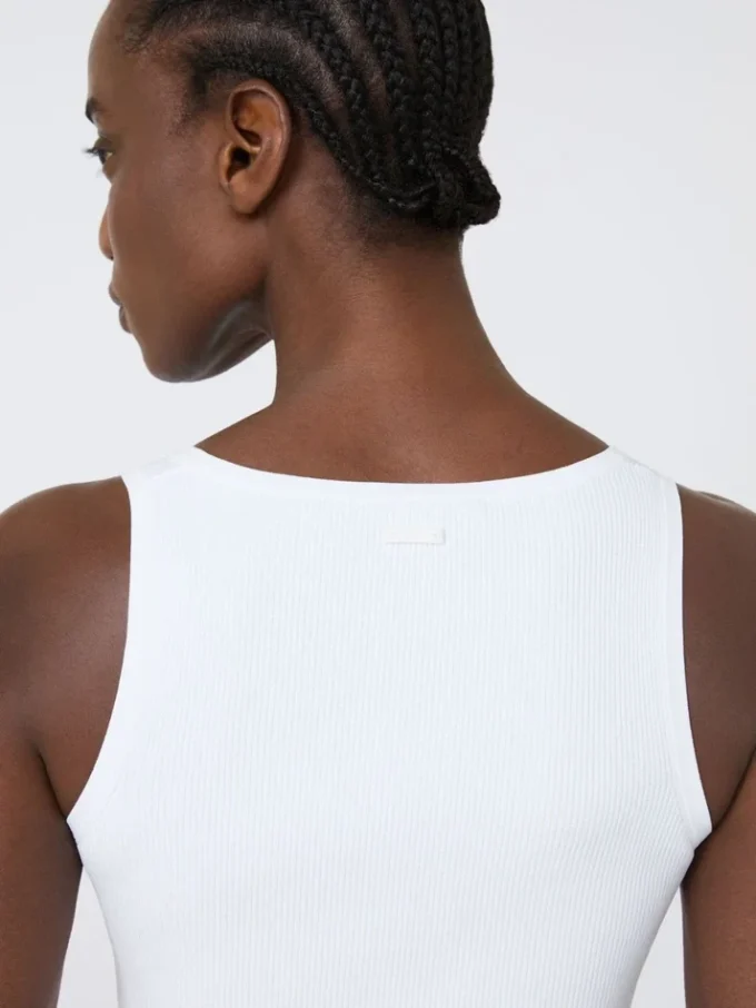 Viscose-blend yarn top, optical white Viscose-blend yarn top, optical white