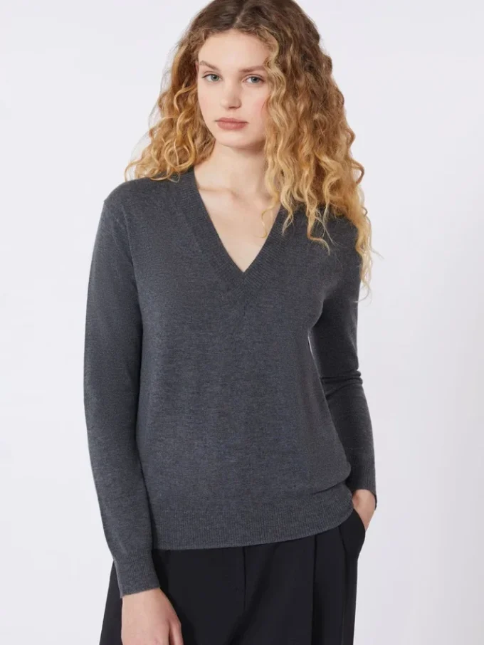Wool and cashmere sweater, dark grey Wool and cashmere sweater, dark grey