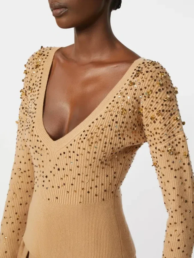 Wool and cashmere v-neck sweater, camel Wool and cashmere v-neck sweater, camel