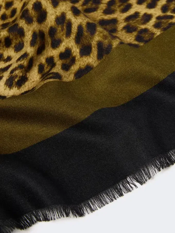 Wool and silk stole, black